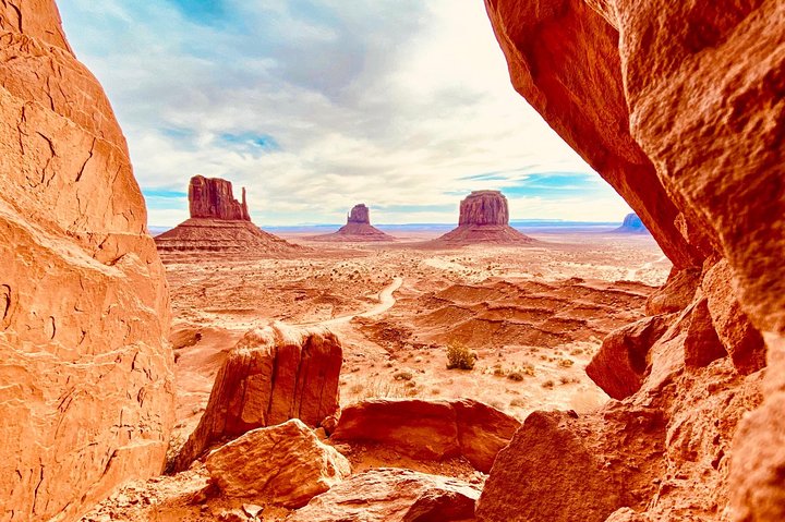 Monument Valley Backcountry Tour
