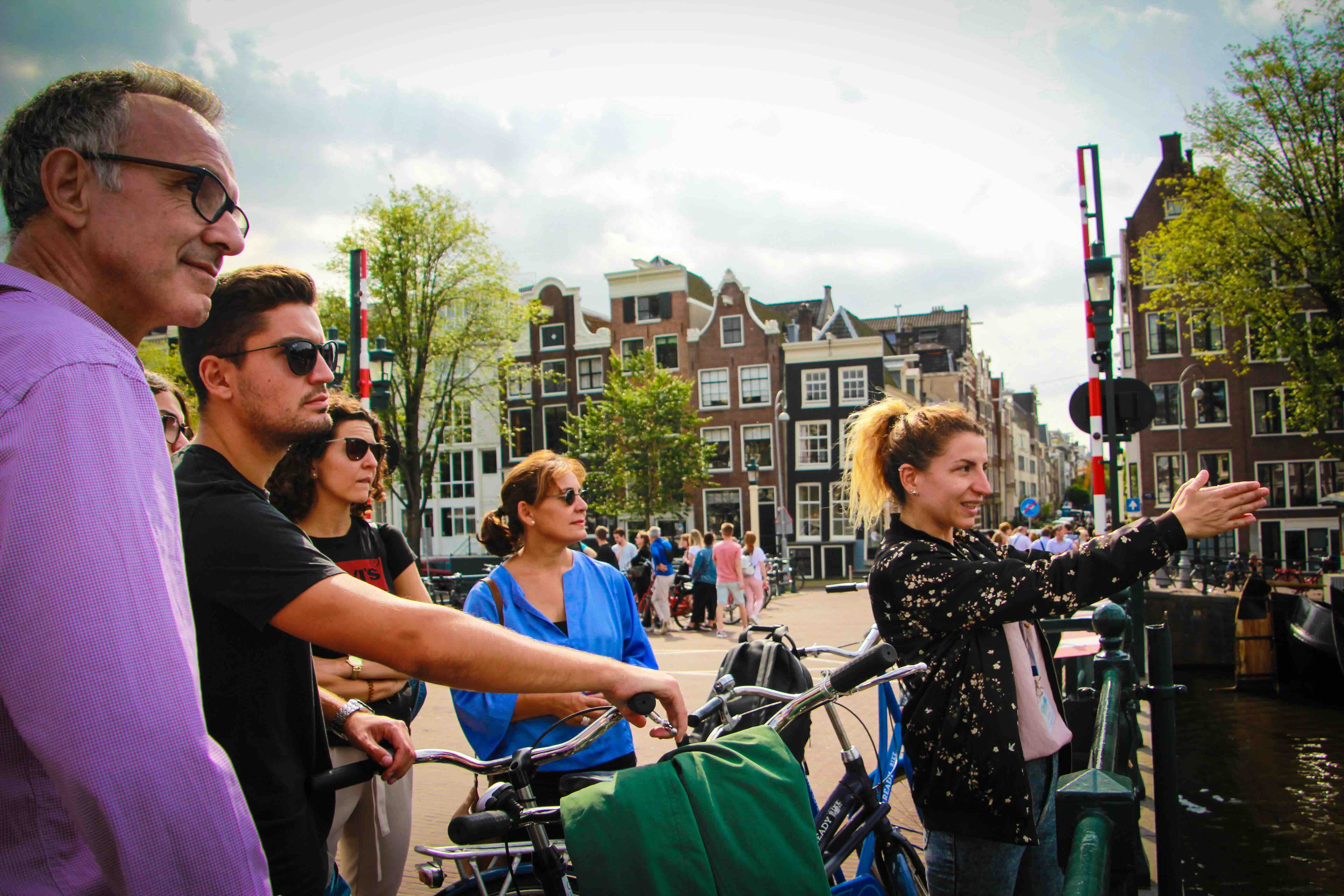 Amsterdam bike tour with canal cruise
