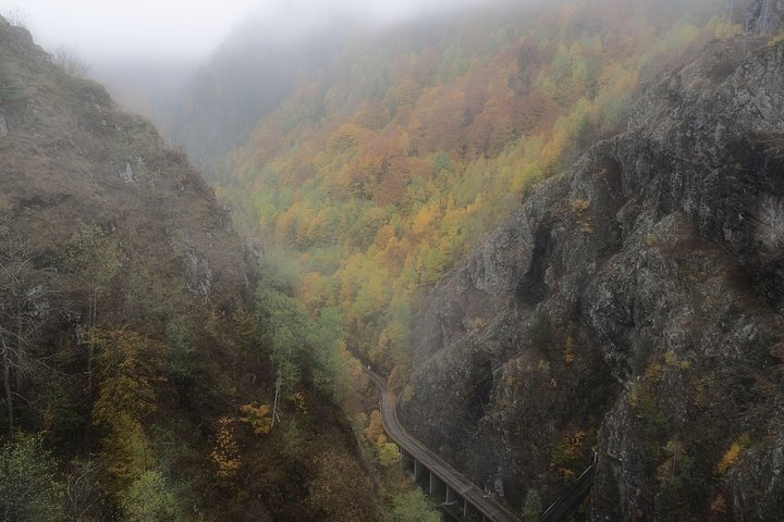 Private Transfagarasan road and Poienari Fortress tour