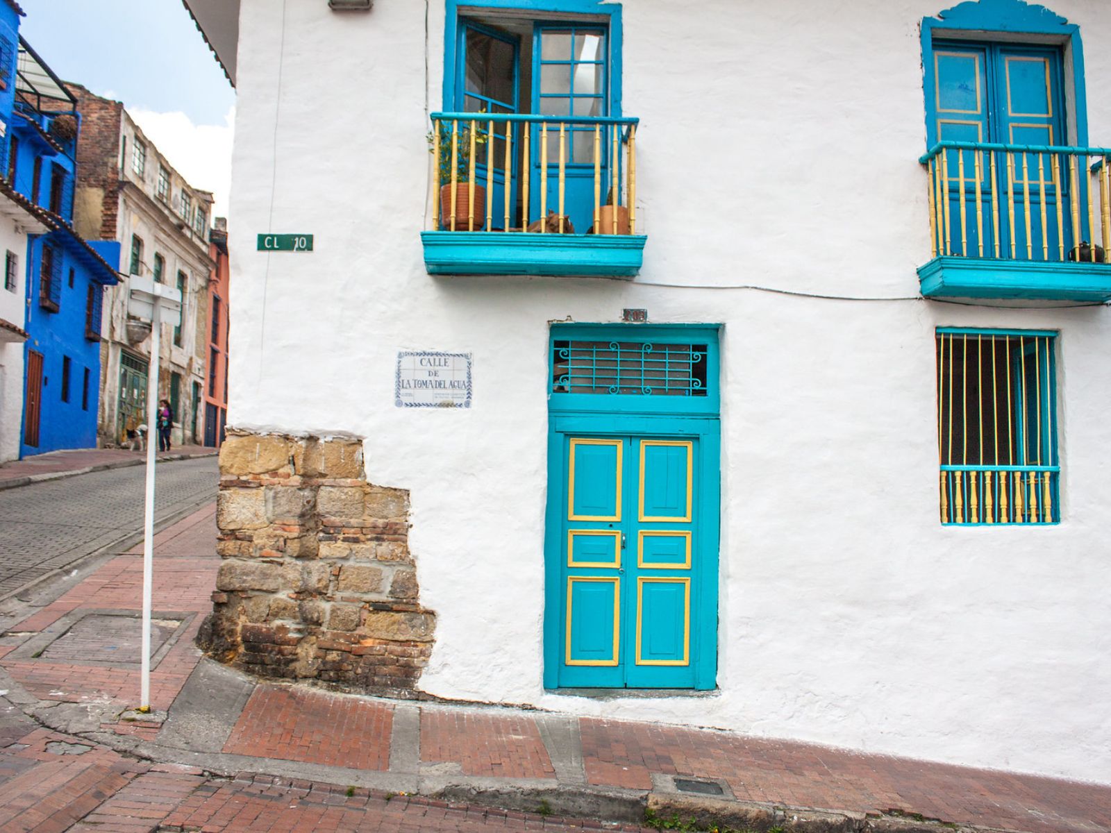 Bogotá City Tour with Bolivar Square, Botero, Gold Museum, Monserrate & Usaquén