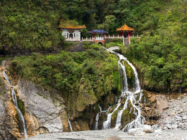 Mountains, Coast & Tea: A Taiwan Adventure