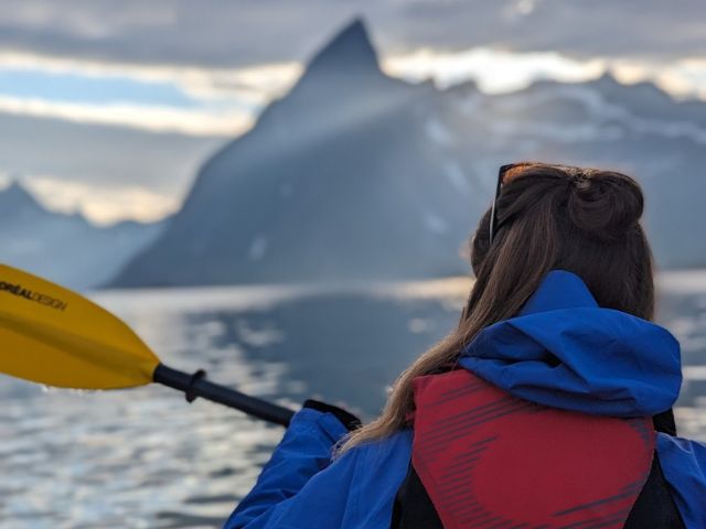 Midnight Sun kayak at Reinefjord | Lofoten