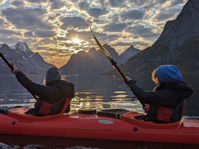 Midnight Sun kayak at Reinefjord | Lofoten